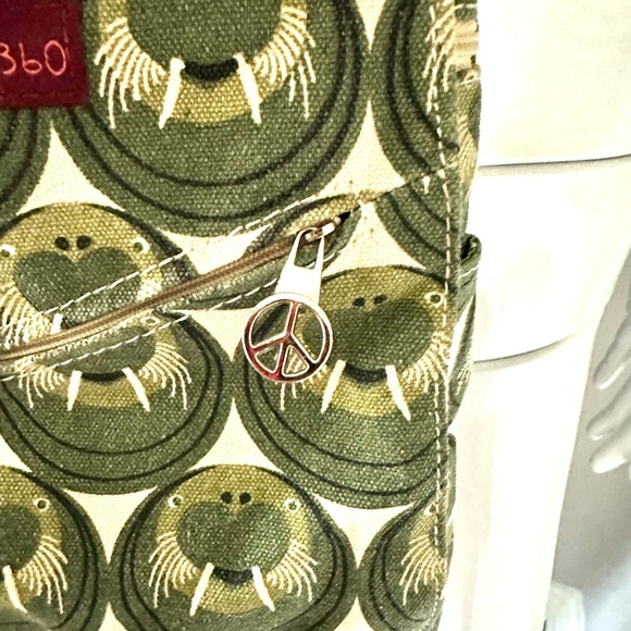 Bungalow 360 Olive Walrus Crossbody Messenger Bag - Picture 10 of 11